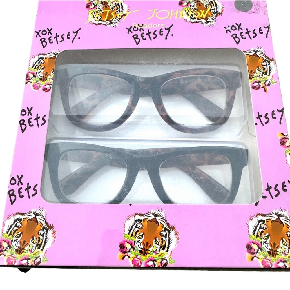 BETSEY JOHNSON readers 2.50 reading glasses cats eye tortoiseshell print 2 pair
